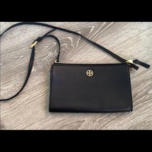 tory burch robinson crossbody wallet